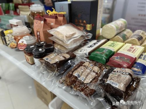 愛心助農(nóng)消費扶貧 來鳳縣農(nóng)副產(chǎn)品展銷進(jìn)蔡甸機(jī)關(guān)單位